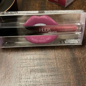 Huda Beauty Demi Matte Cream Lipstick